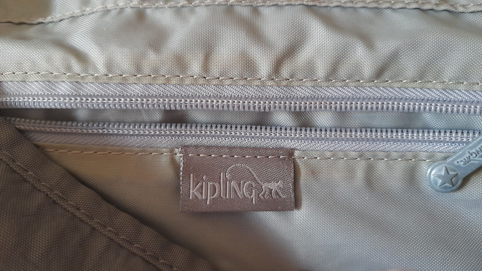 Bolsa Kepling cor verde seco tamanho 33x30 cm - Bom estado