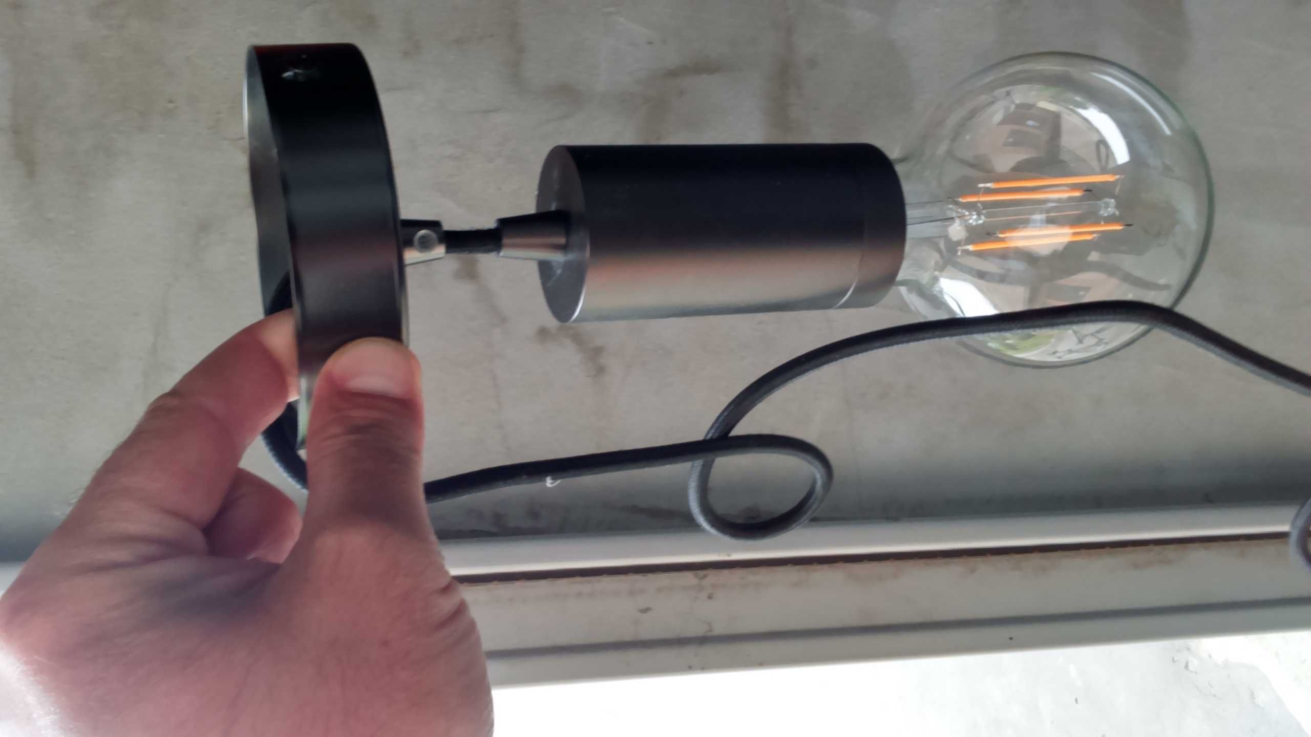 Lampa sufitowa metalowa z żarówką