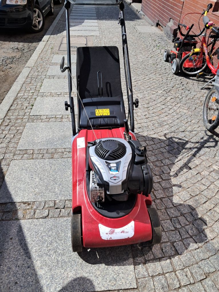 Kosiarka z napędem i koszem TORO
