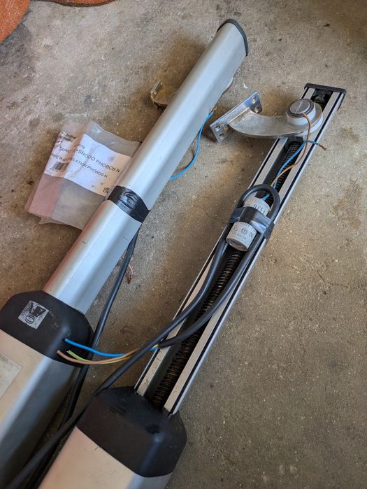 Motor Portão Batente BFT e placa com comandos