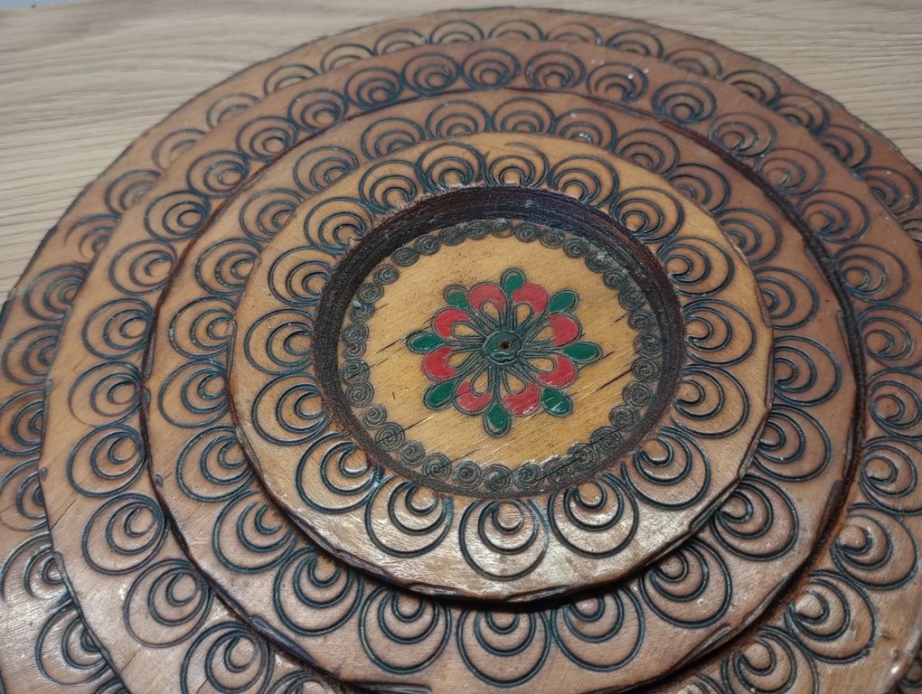 Stare drewniane talerze ozdobne, rękodzieło PRL Cepelia