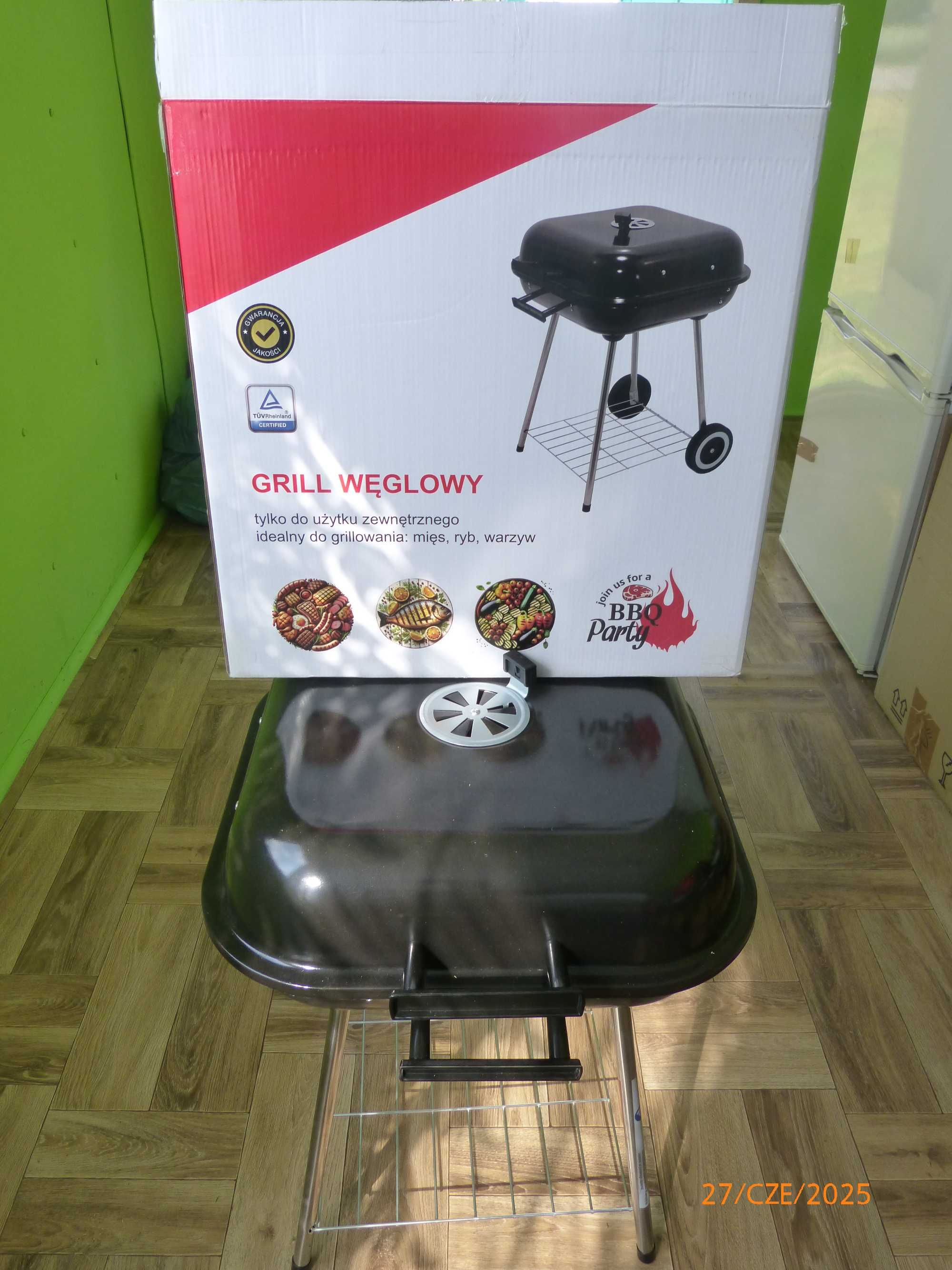 sprzedam nowy, nigdy nie używany grill węglowy.