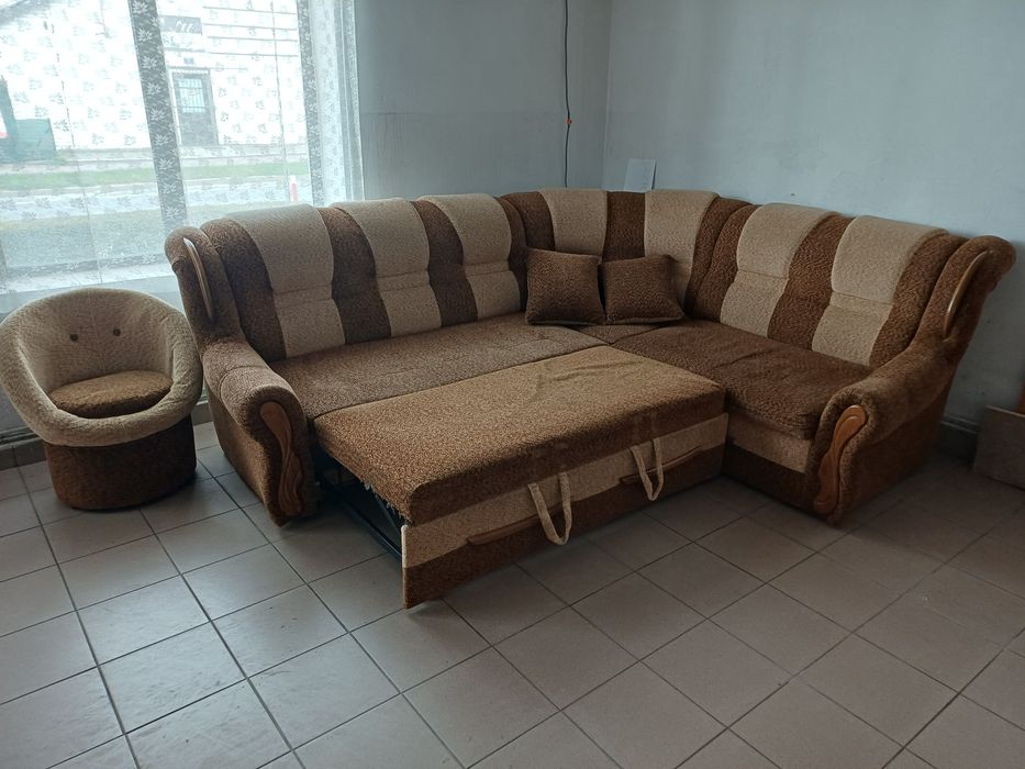 Narożnik 230x270cm + 2 pufy +2 poduszki