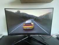 Monitor MSI G24  de cor preta  boa qualidade ,vario ajuste de imagem