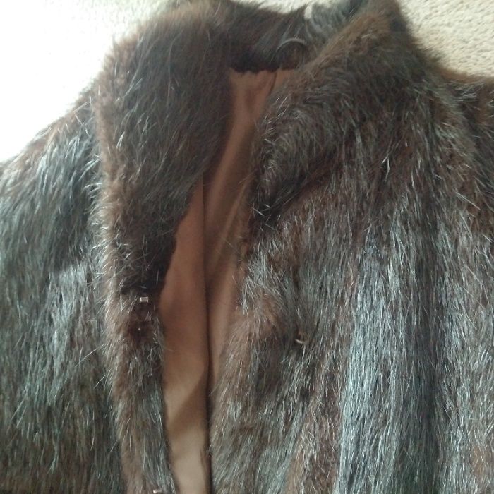 Eleganckie czarne futro