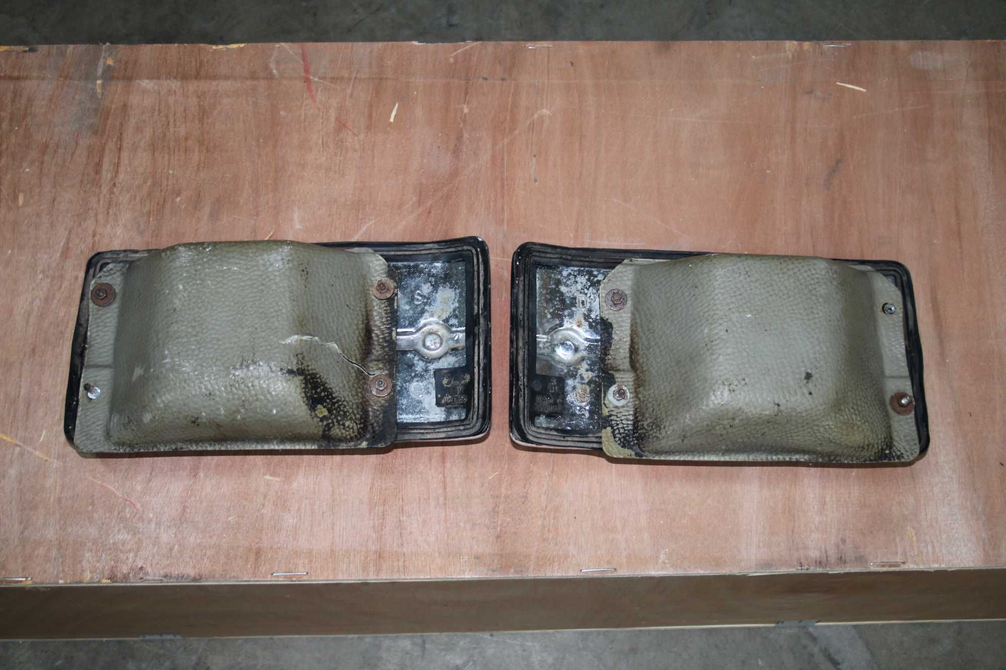 Lampy Tył Tylne Lewa Prawa OEM Metal Chrom FIAT FSO 125P Osłony