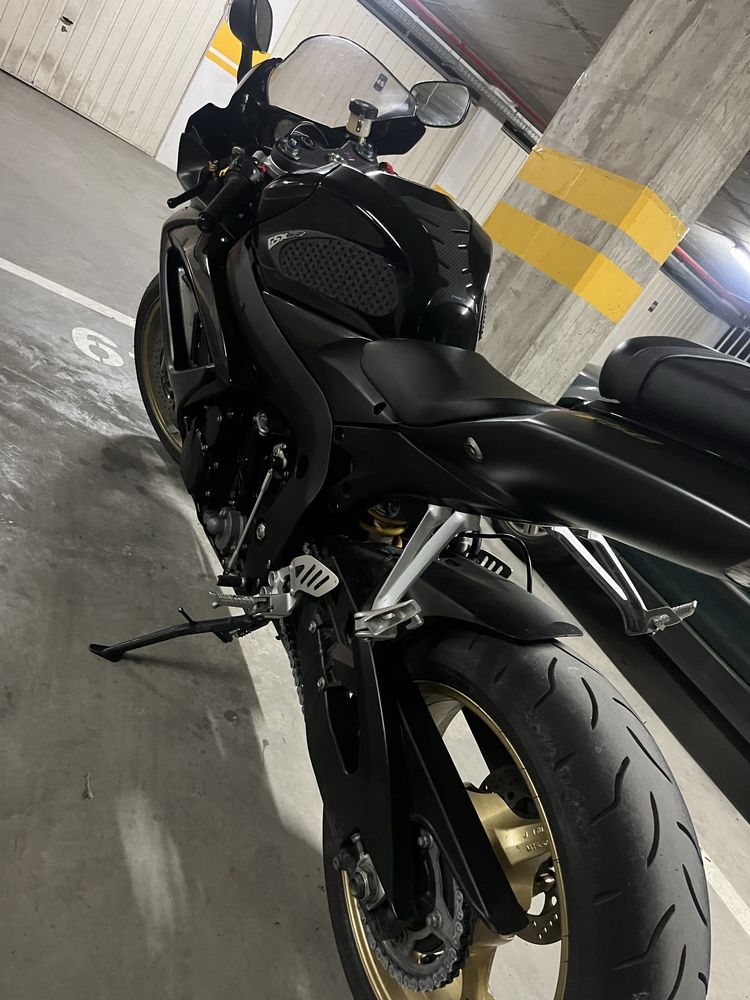 Suzuki GSX-R750 k7