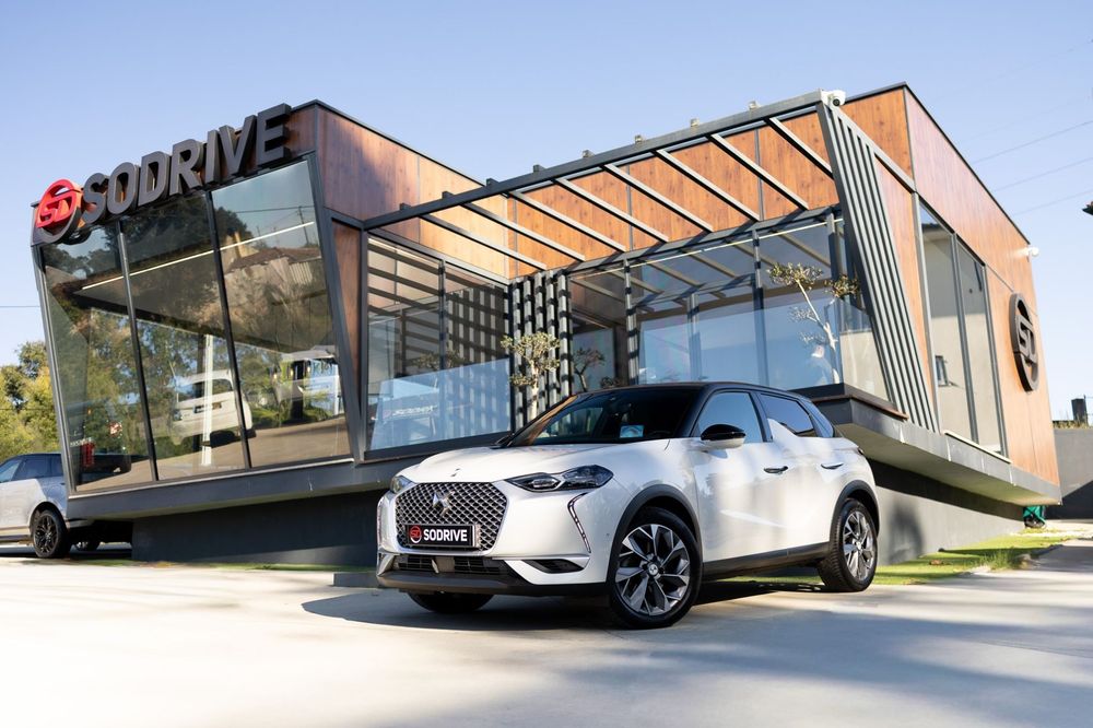 DS DS3 Crossback E-Tense Roofs of Paris
