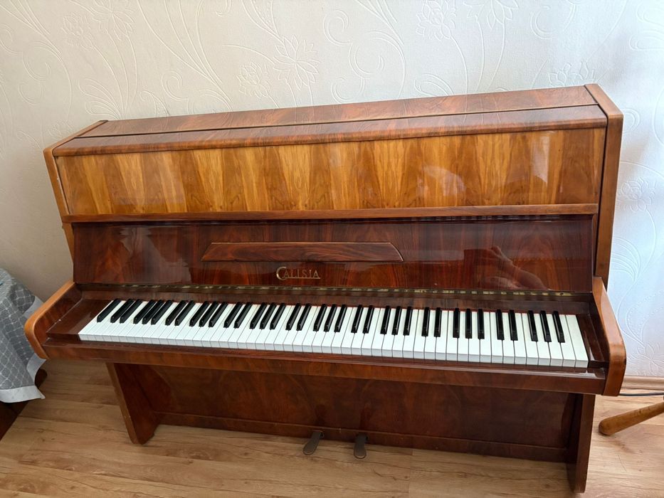Pianino Calisia lakier