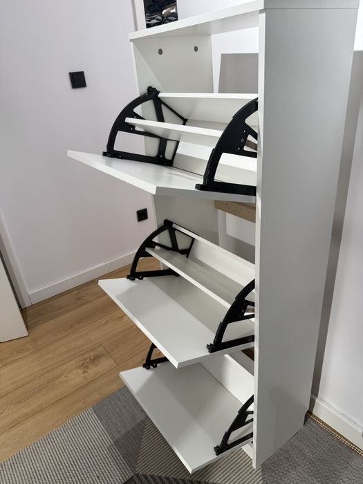 Szafka na buty z przegrodami