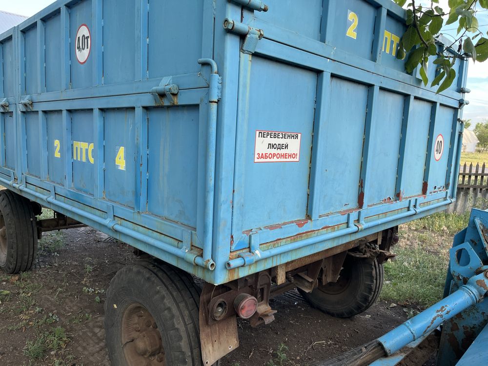 Продам тракторний причеп 2птс4