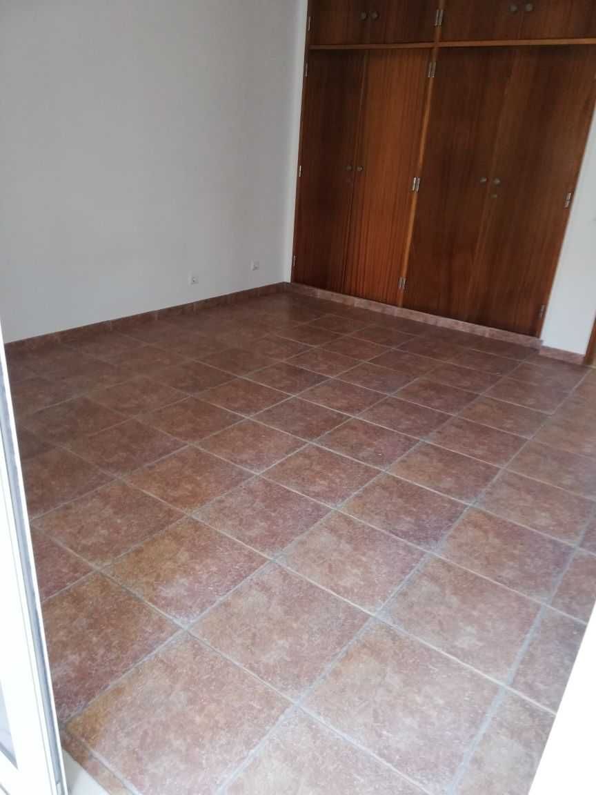 Apartamento Espaçoso - Santa Iria