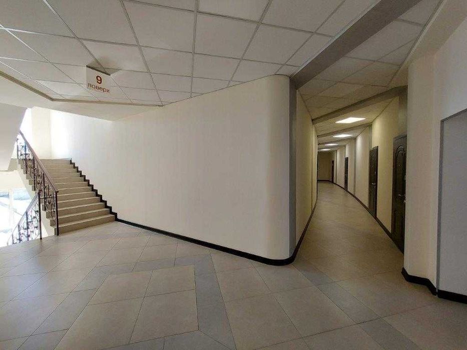 Оренда офісу з меблями в БЦ на Подолі (55 м2)