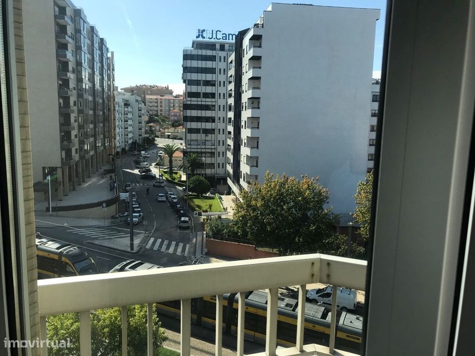 Magnífico T3+1 c/ L. Garagem/Remodelado/Impecável/Em plena Av. Repú...