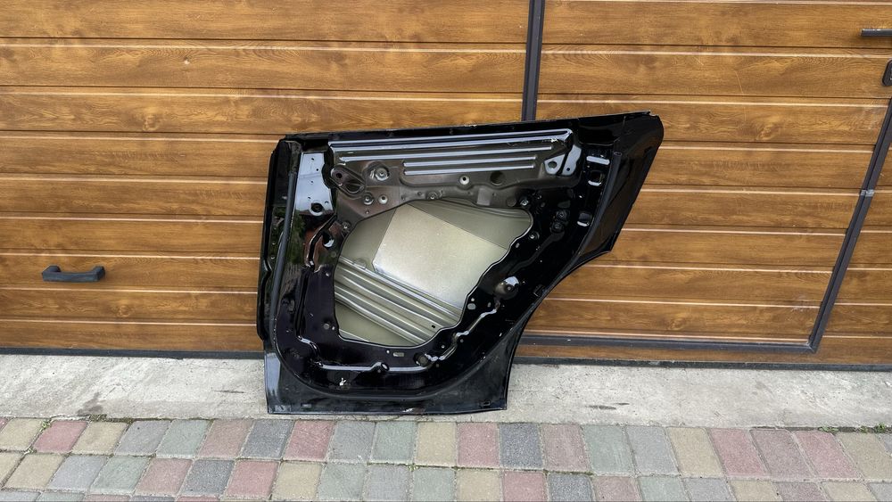 Двері задні праві tesla model y ev091201