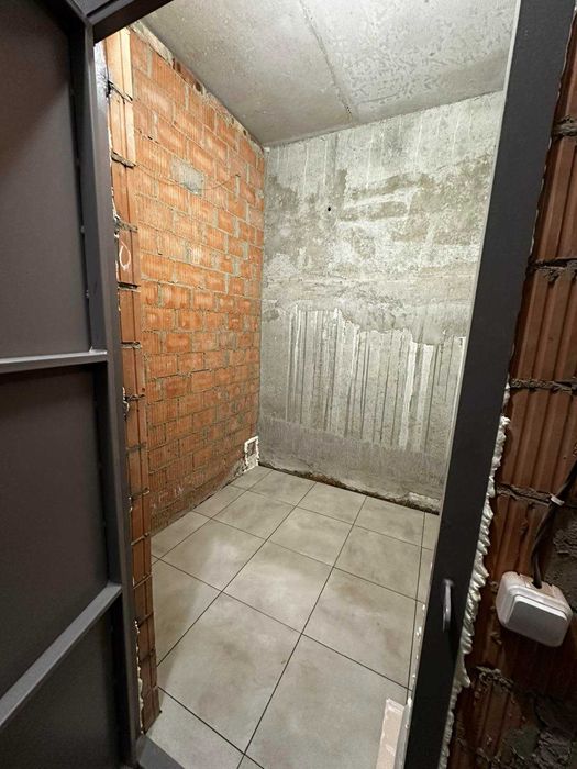 Продам комірку на вул. Шевченка 60 (Семицвіт). 5й корпус. 3,3кв.м.