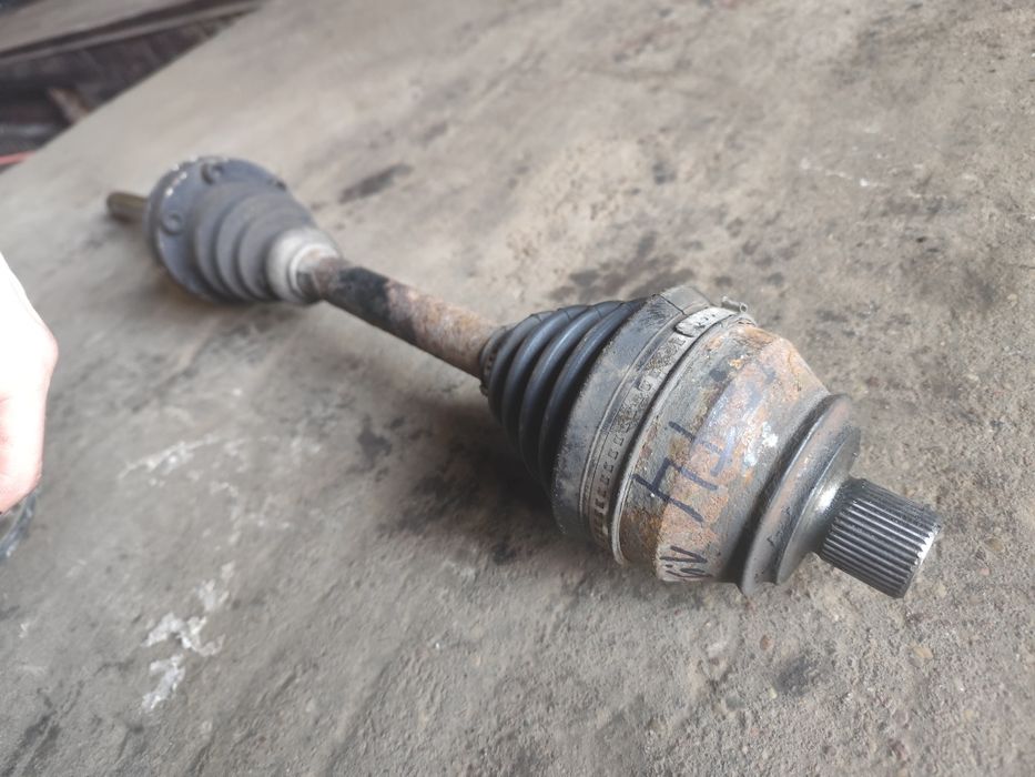 VW T4 1.9 TD półoś prawa poloska