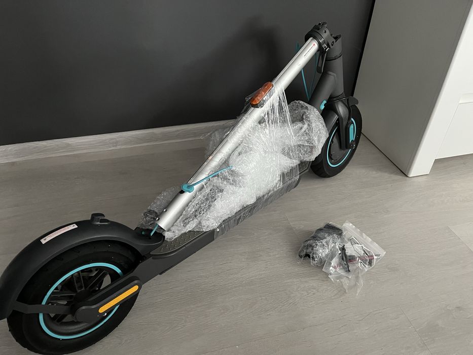 NOWA NIE ROZPAKOWANA Hulajnoga Motus Scooty 10 Lite (W pełni sprawna)