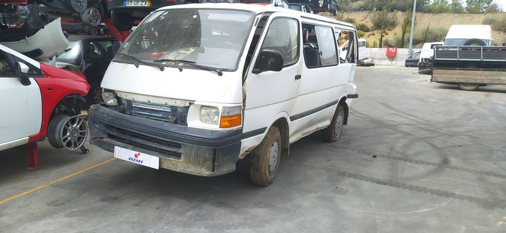 Toyota HiAce lh 102