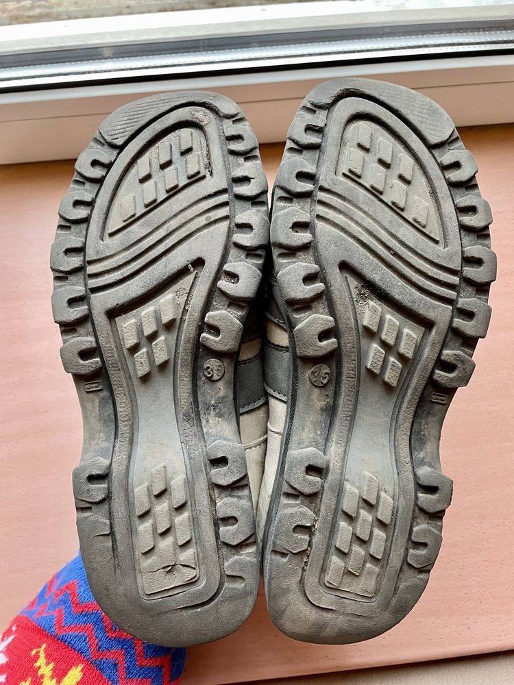 Кросівки, осінні черевики 33 і 35 розміру (3 пари)