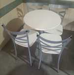 Conjunto mesa e cadeiras