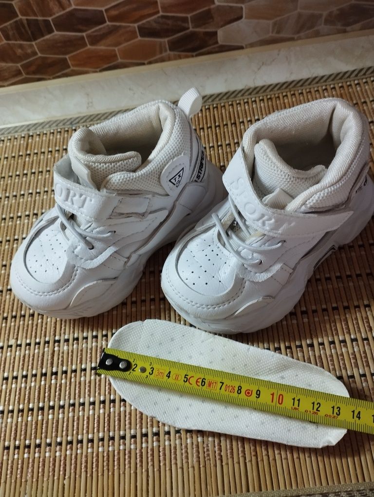 Кросівки для немовляти