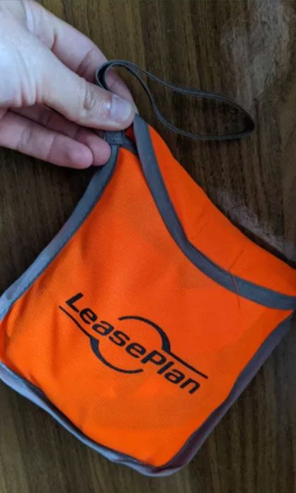 Світловідбиваюча дорожня накидка