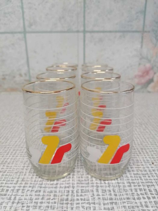 Szklanki literatki z kolorowymi detalami PRL