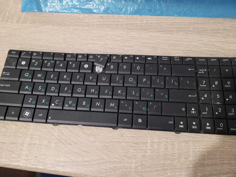 Клавіатура ASUS з дефектом