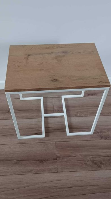 Stolik nocny w stylu industrialnym