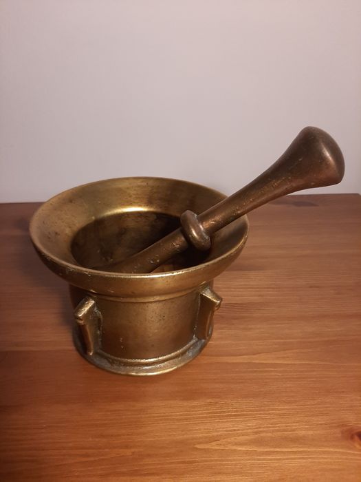 almofariz bronze estatueta egípcia  escriba sentado san Agustín