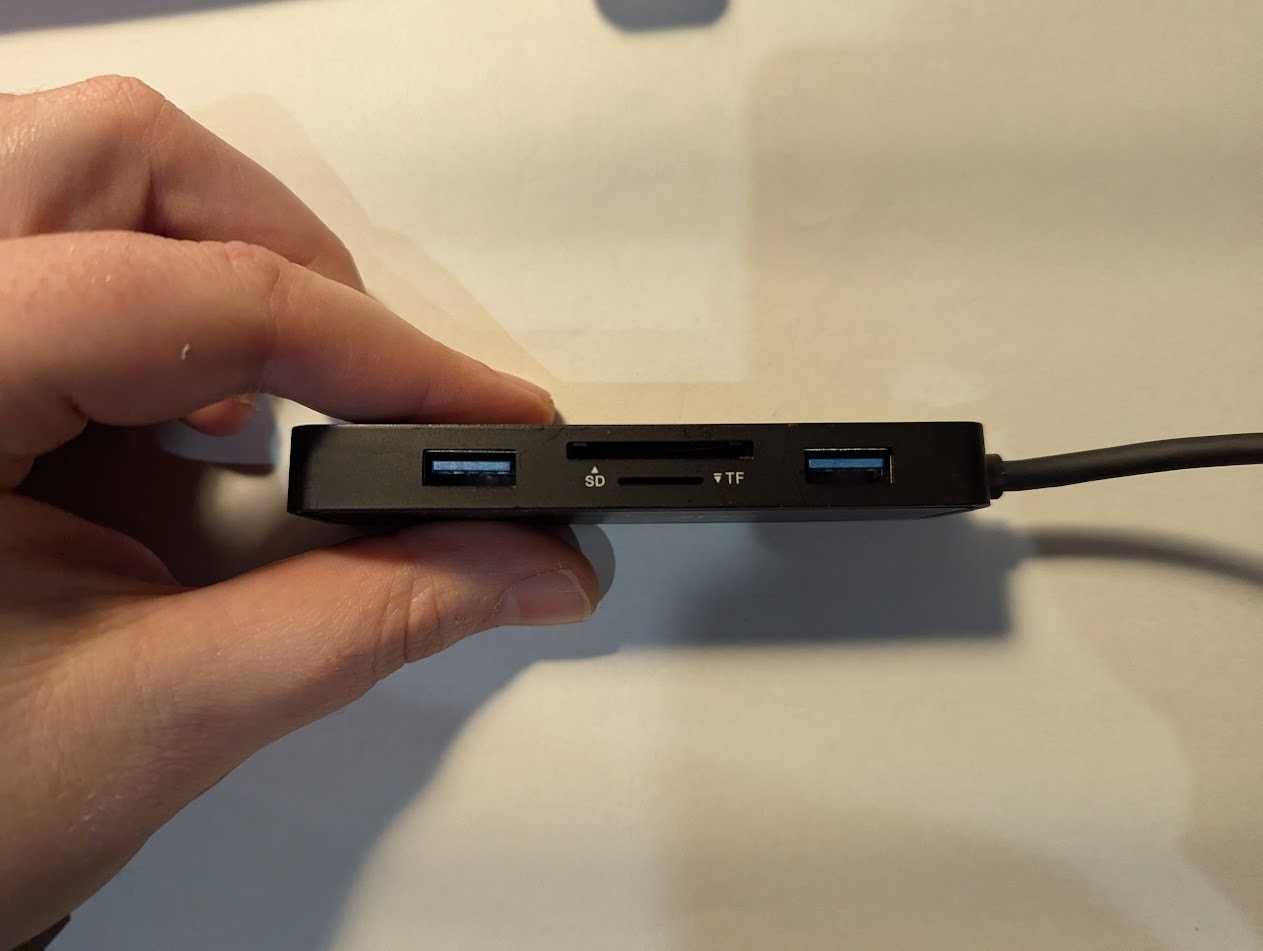 Hub USB C inateck z HDMI i kartami pamięci