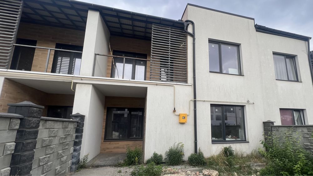 Продаж котеджу