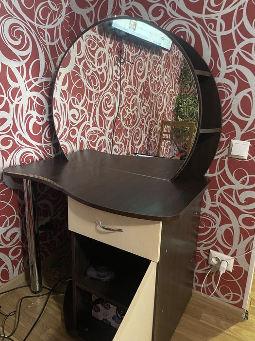 Продам тумбу з дзеркалом