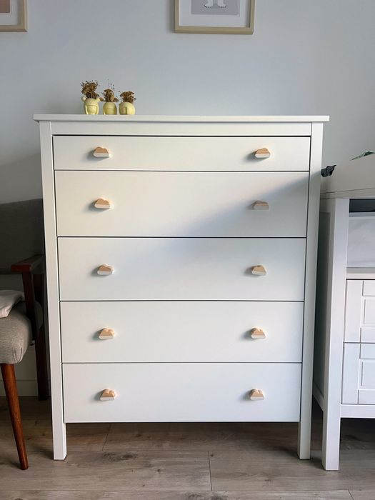Cómoda IKEA KOPPANG branca com puxadores Zara Home