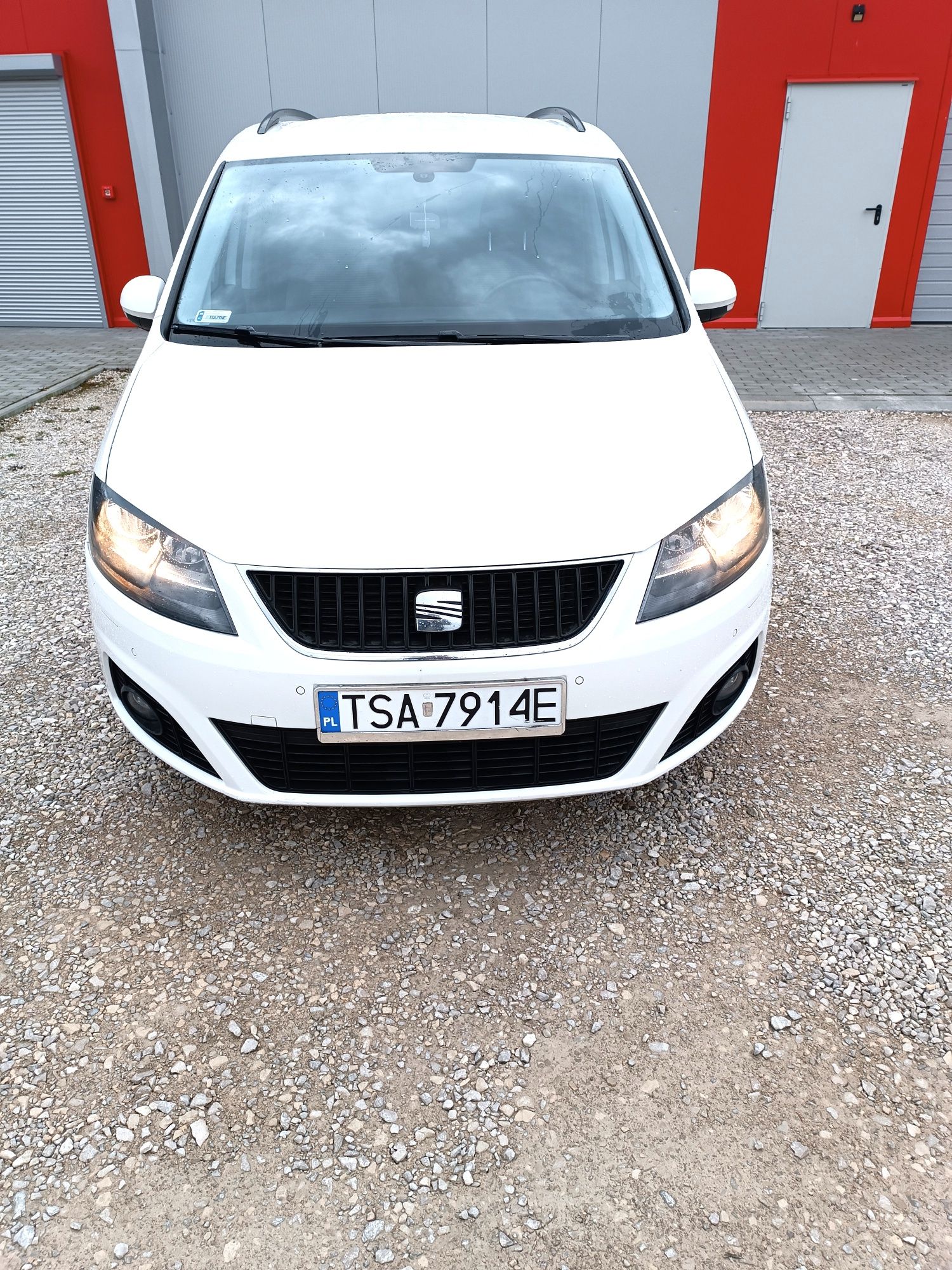 Seat Alhambra doinwestowany super stan bez wkładu.Polecam.