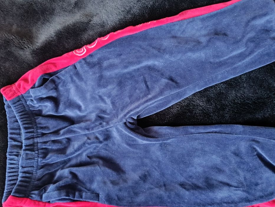 Śliczny dresik 98-104