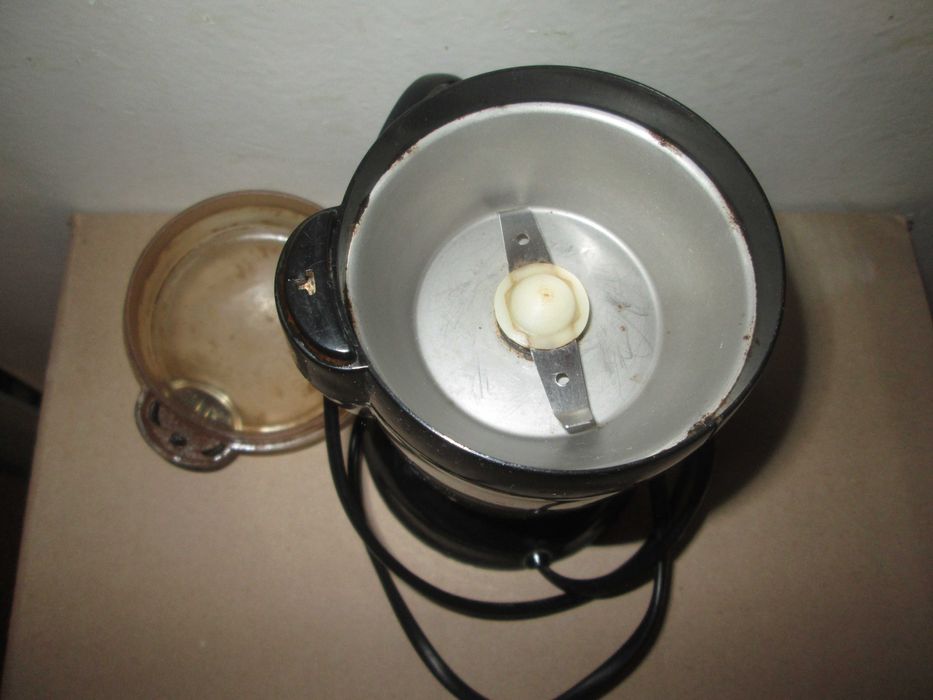 Кофемолка электрическая Elbee и комбайн Scarlet