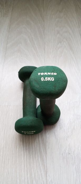 Гантели: 4 кг, 3 кг, 0.5 кг. Утяжелители ног и рук.