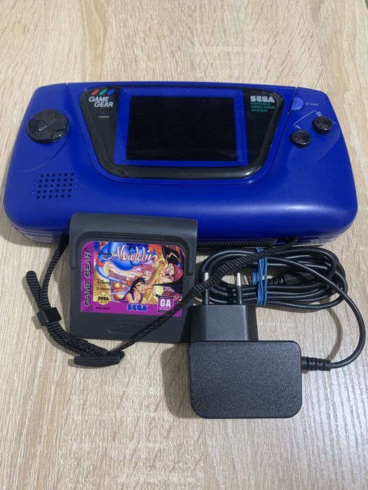Sega game gear Blue в робочому стані з блоком живлення та картриджем