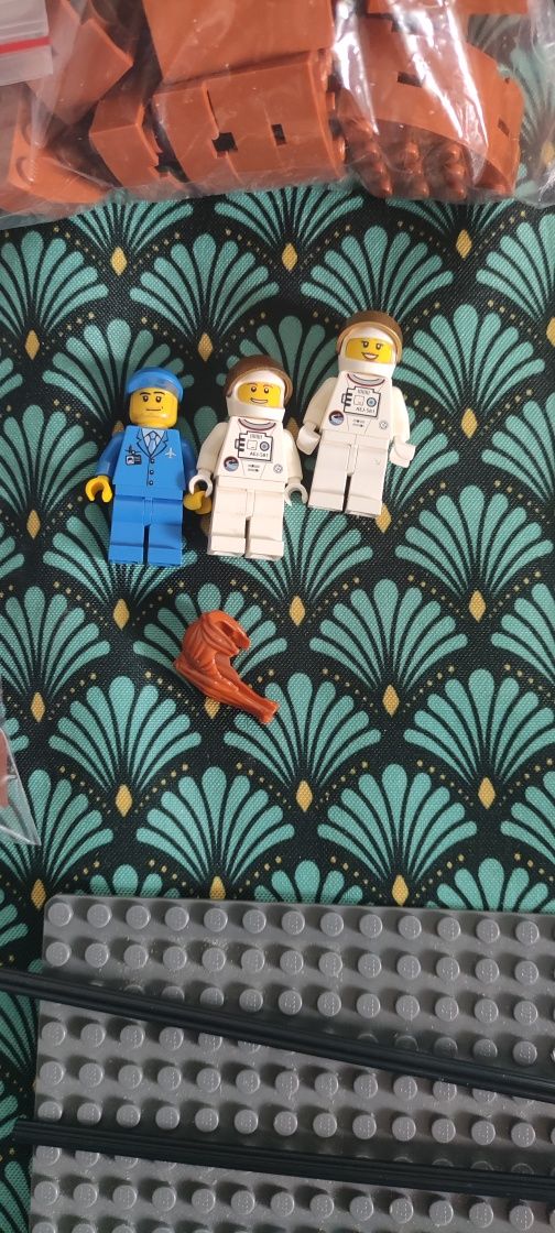 LEGO 10231 Shuttle Expedition jak 10213