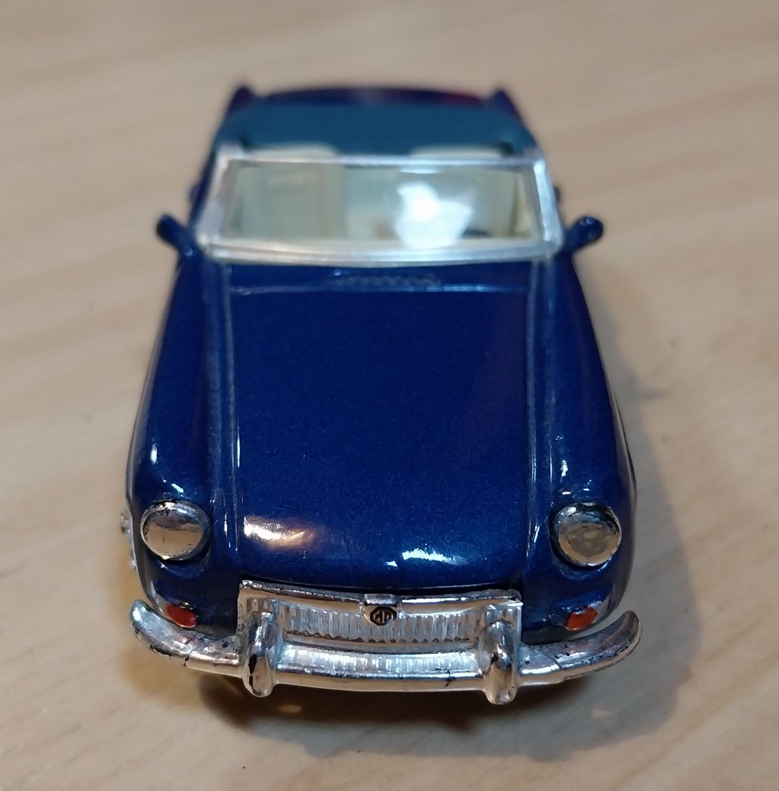 Miniatura Mgb em escala 1/43