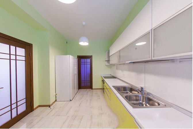 Дом в коттеджном городке с выходом на воду, Козин, Дамба