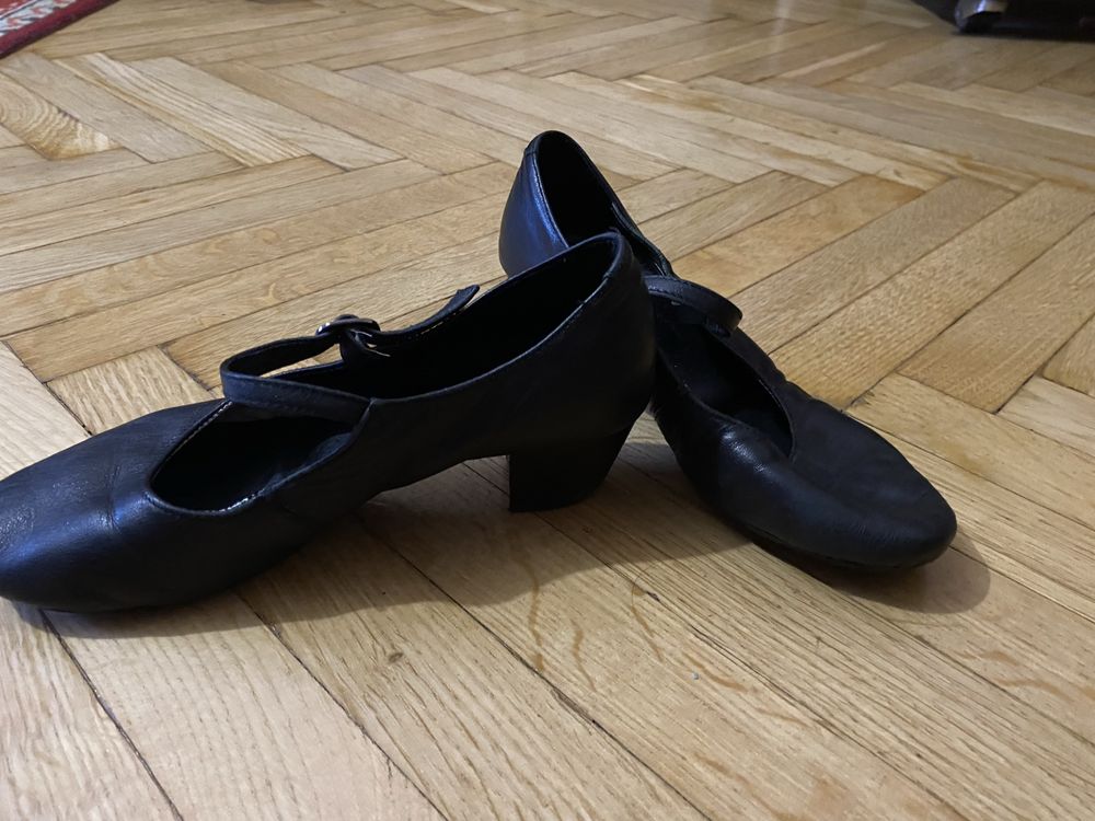 Туфлі танцювальні