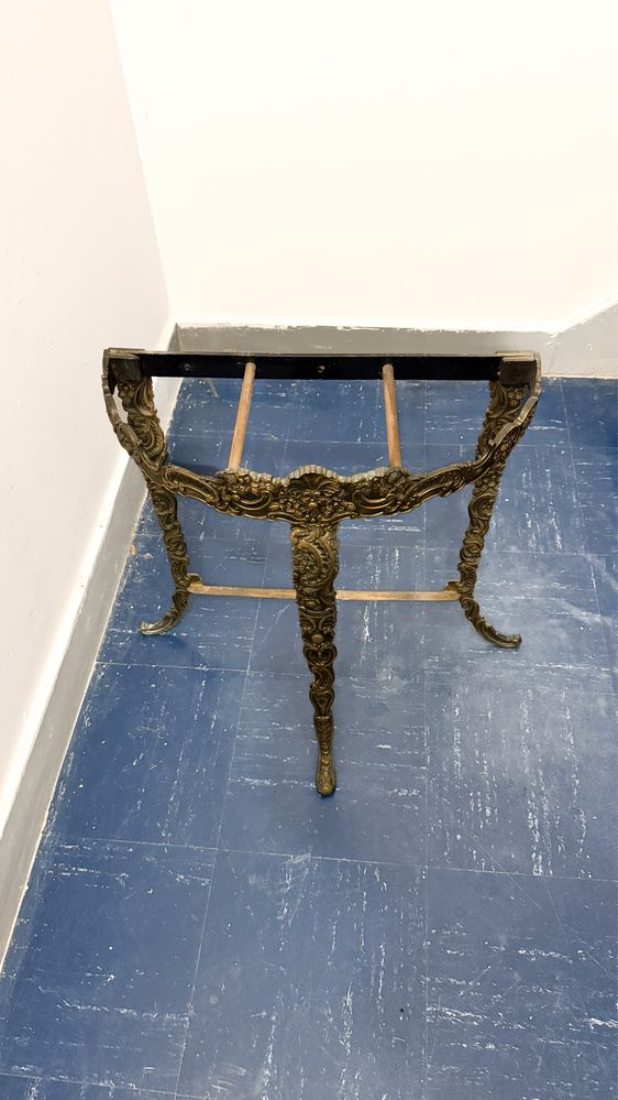 Base de Mesa Antiga em Bronze Maciço – Estilo Barroco/Vitoriano