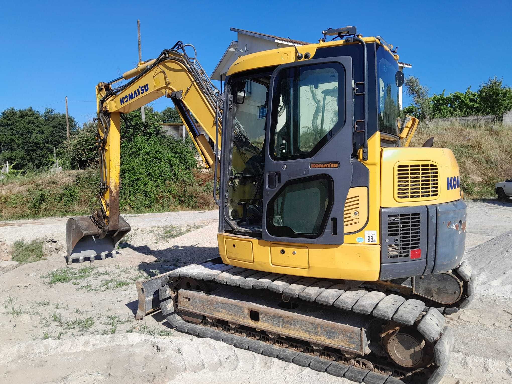 VENDO KOMATSU PC88MR-8 DE 2014 - 8 TONELADAS