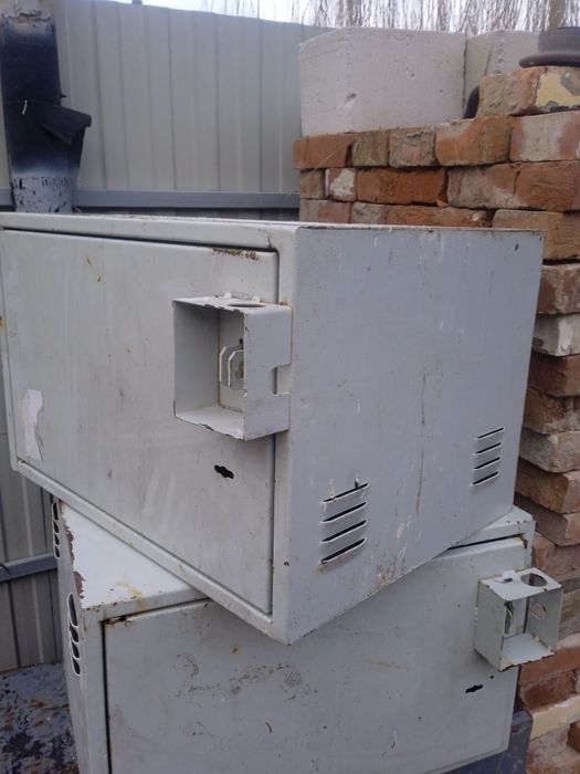 Ящик металический .Хорошо подойдет для грузовика под інструмент.