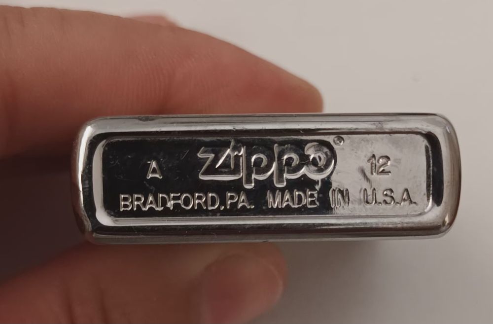 Isqueiro Zippo-A 12