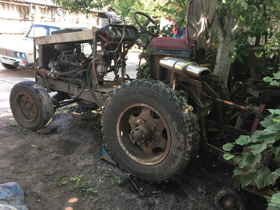 Саморобний трактор з навісним обладнанням (плуг, окучник,просапник)