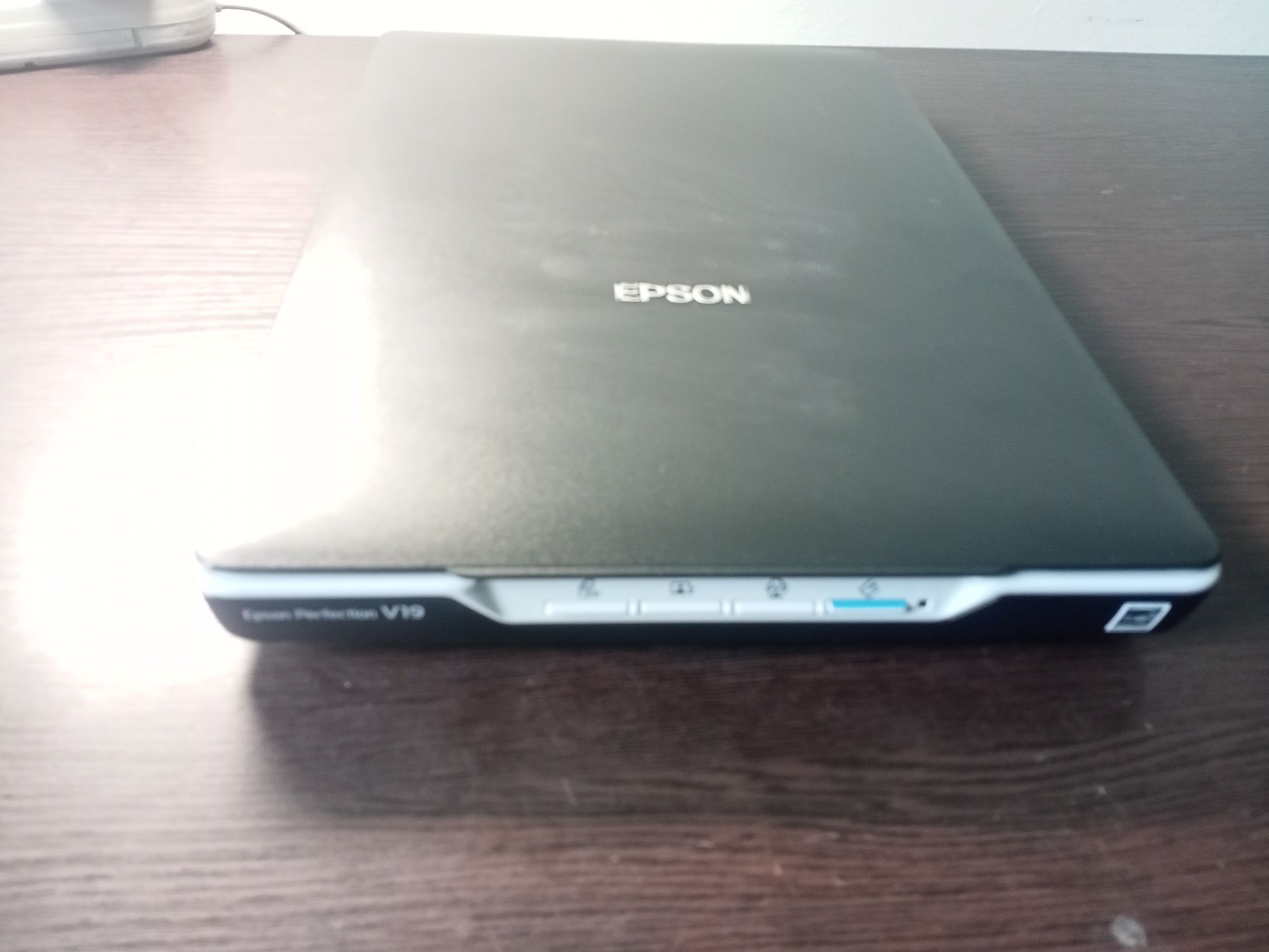 Планшетний сканер Epson Perfection V19